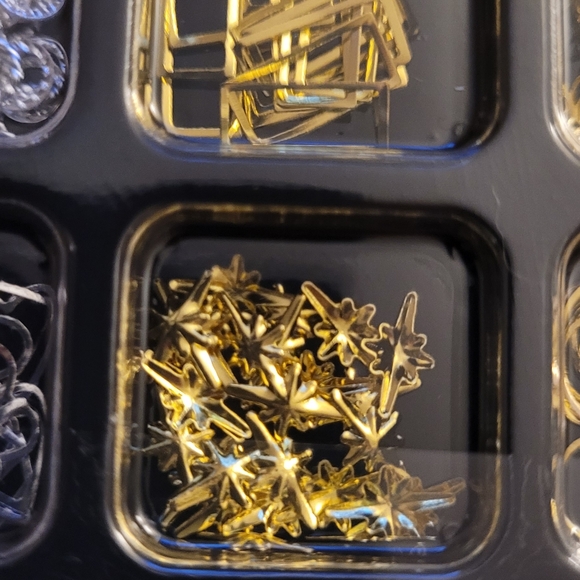 Gold and silvertone nail art kits and designs - Picture 14 of 16